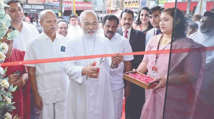 സൗ​​ത്ത് ഇ​​ന്ത്യ​​ന്‍ ബാ​​ങ്ക് ന​​വീ​​ക​​രി​​ച്ച മെ​​യി​​ന്‍ ബ്രാ​​ഞ്ച് ഉ​​ദ്ഘാ​​ട​​നം ചെ​യ്തു.