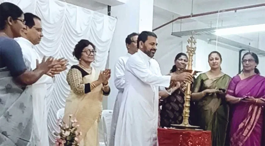 ബലാത്സംഗ പ്രതികളെ സംരക്ഷിക്കുന്നയാളെ വിദ്യാഭ്യാസ മന്ത്രിയാക്കി'; പ്രഹ്ലാദ് ജോഷിക്കെതിരെ രാഹുൽ ഗാന്ധിയുടെ രൂക്ഷ വിമർശനം