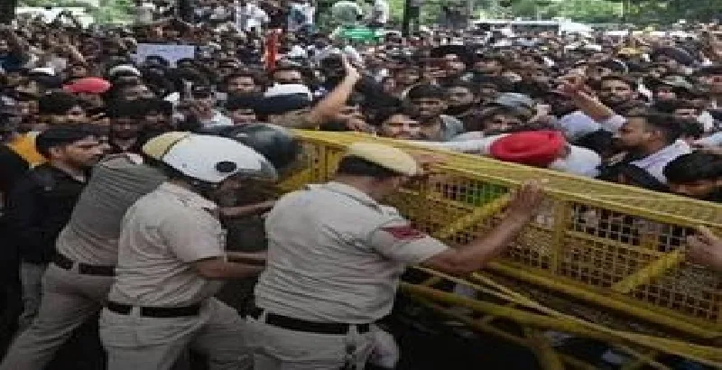 മുഖം കണ്ടാലറിയില്ലേ...; 'പാറ്റകളുടെ' സമരത്തിനെത്തിയത് 2873 ക്രിമിനലുകള്; കൊലക്കേസ് പ്രതികളും പോക്സോ പ്രതികളുമുണ്ടായിരുന്നെന്ന് ഡല്ഹി പൊലീസ്