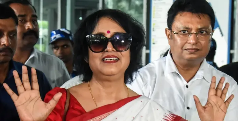 19 വര്‍ഷങ്ങള്‍ക്ക് ശേഷം പശ്ചിമ ബംഗാളില്‍ തിരിച്ചെത്തിയ തസ്ലീമ നസ്‌റീന് സുരക്ഷ ഉറപ്പാക്കി മുഖ്യമന്ത്രി