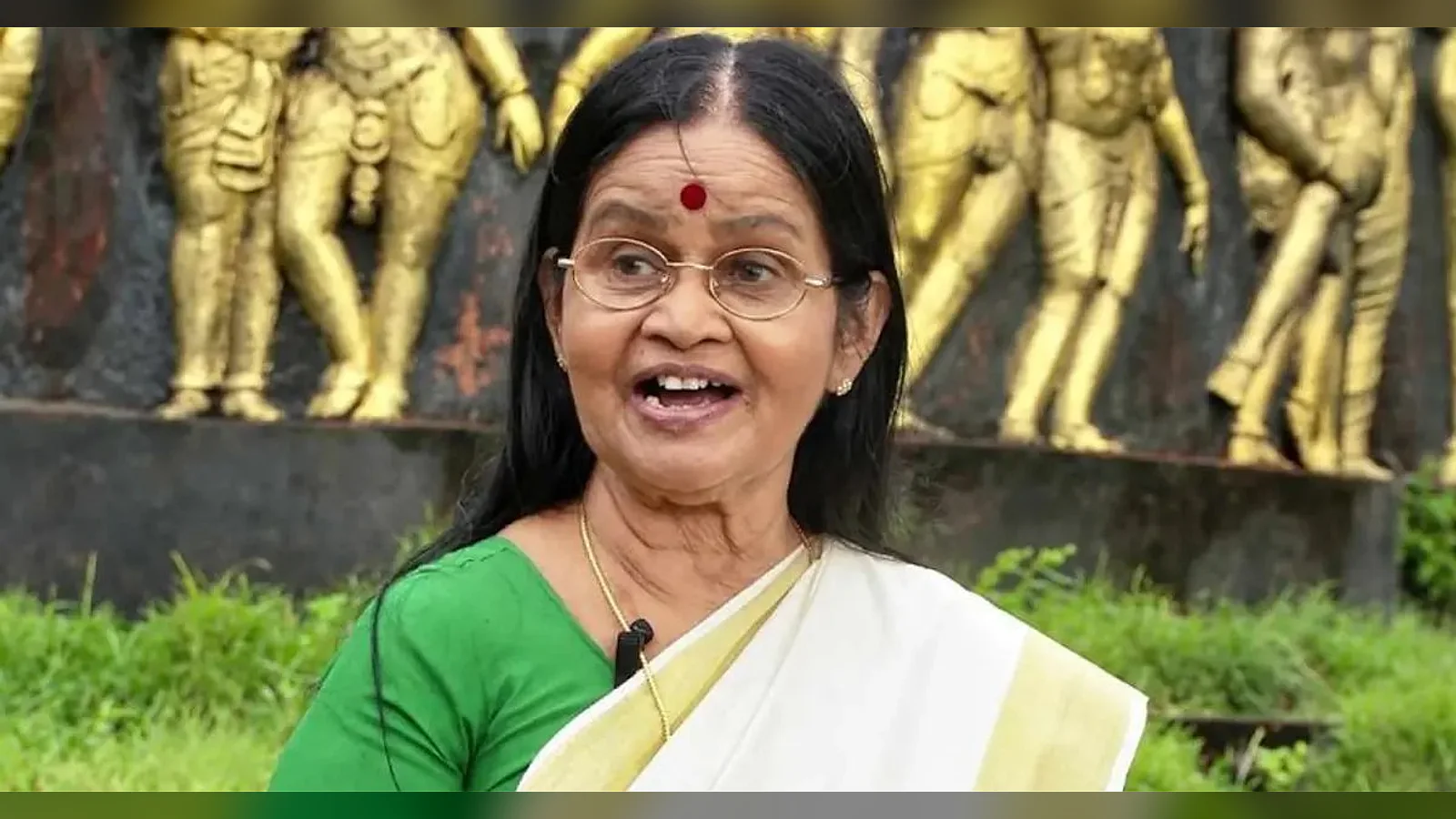 നാടക വേദിയിൽ നിന്ന് വെള്ളിത്തിരയിലേക്ക്; നടി സാവിത്രി ശ്രീധരൻ അന്തരിച്ചു
