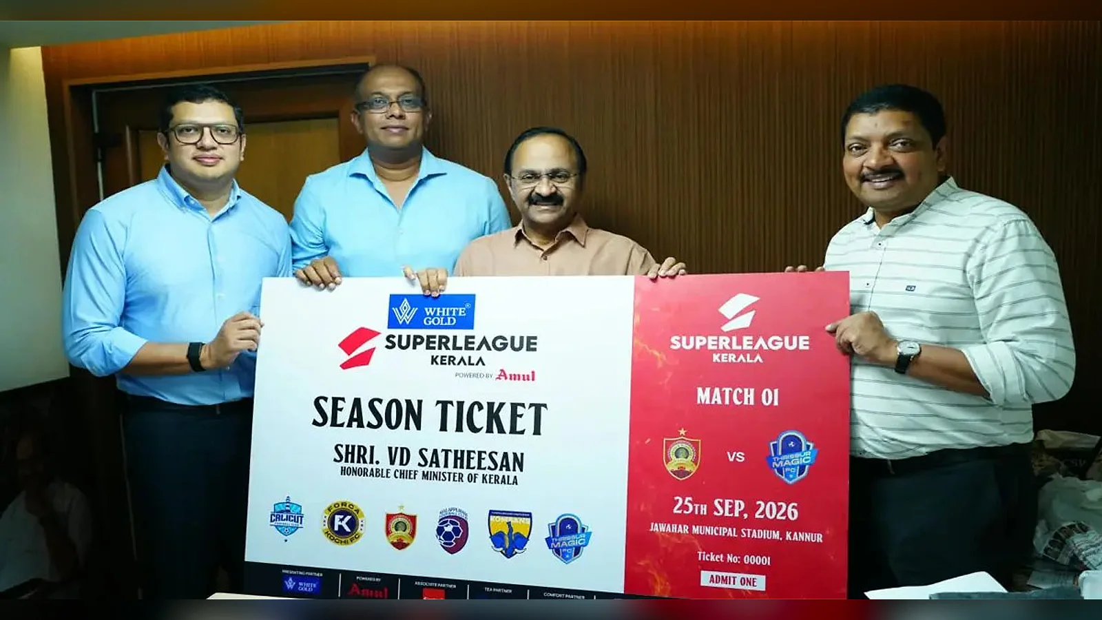 സൂപ്പർ ലീഗ് കേരള സീസൺ 3 ടിക്കറ്റ് വിൽപ്പനയ്ക്ക് തുടക്കമായി; ഉദ്ഘാടനം മുഖ്യമന്ത്രി നിർവഹിച്ചു