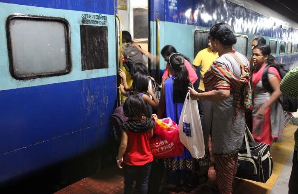 കേരളത്തിലെത്തിപ്പെട്ട പതിനാറു കുട്ടികളെ സര്ക്കാര് തിരിച്ചയച്ചു.